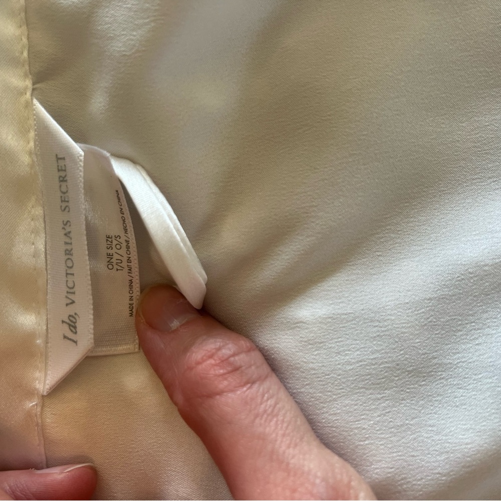 Wedding robe - Picture 2 of 5